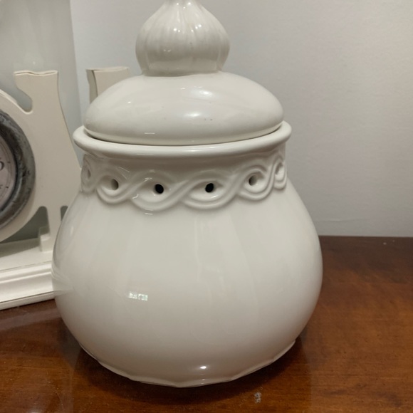 Garlic Storage Jar w/ Removable Lid “NWT” - Picture 2 of 9